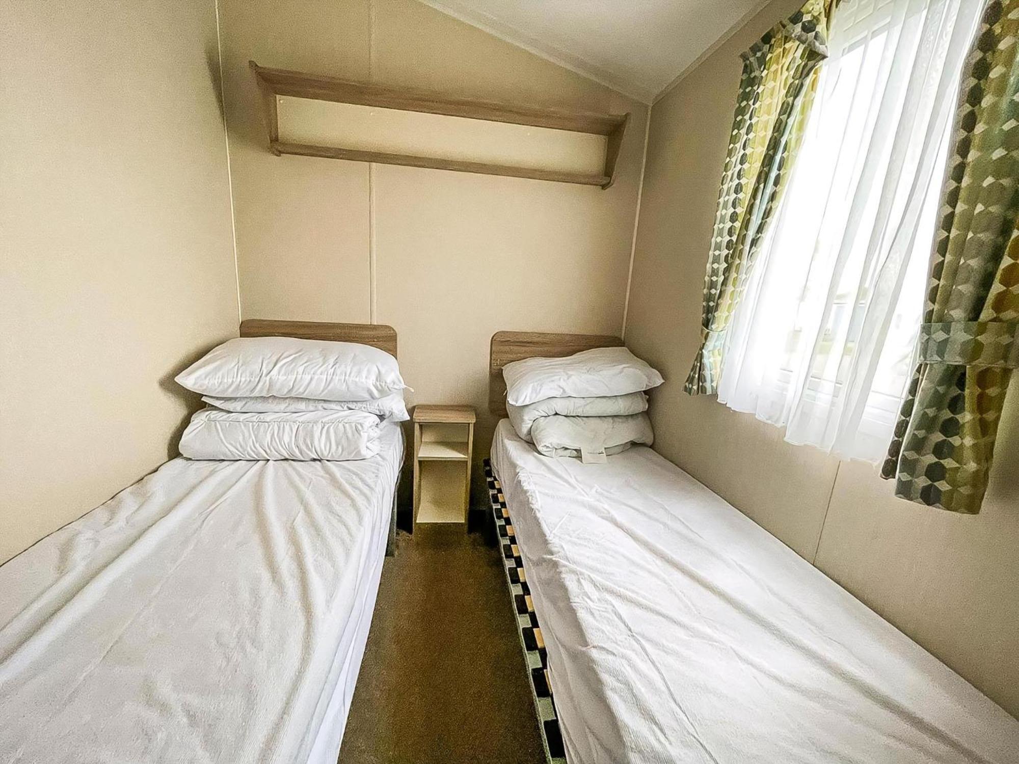 Great 6 Berth Caravan Nearby The Beach In Walton-On-The-Naze Ref 17181X Eksteriør billede