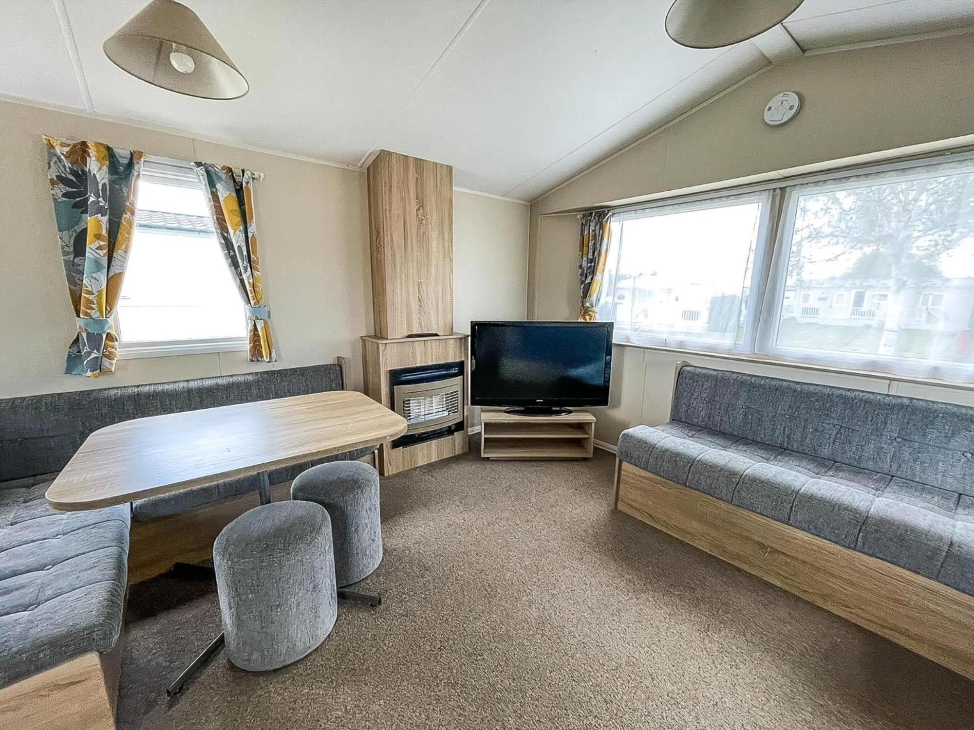 Great 6 Berth Caravan Nearby The Beach In Walton-On-The-Naze Ref 17181X Eksteriør billede