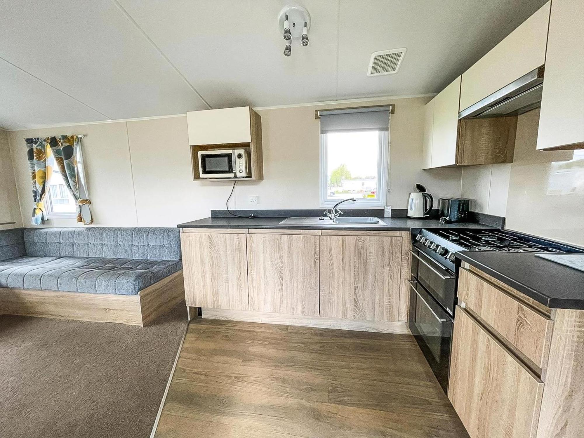 Great 6 Berth Caravan Nearby The Beach In Walton-On-The-Naze Ref 17181X Eksteriør billede