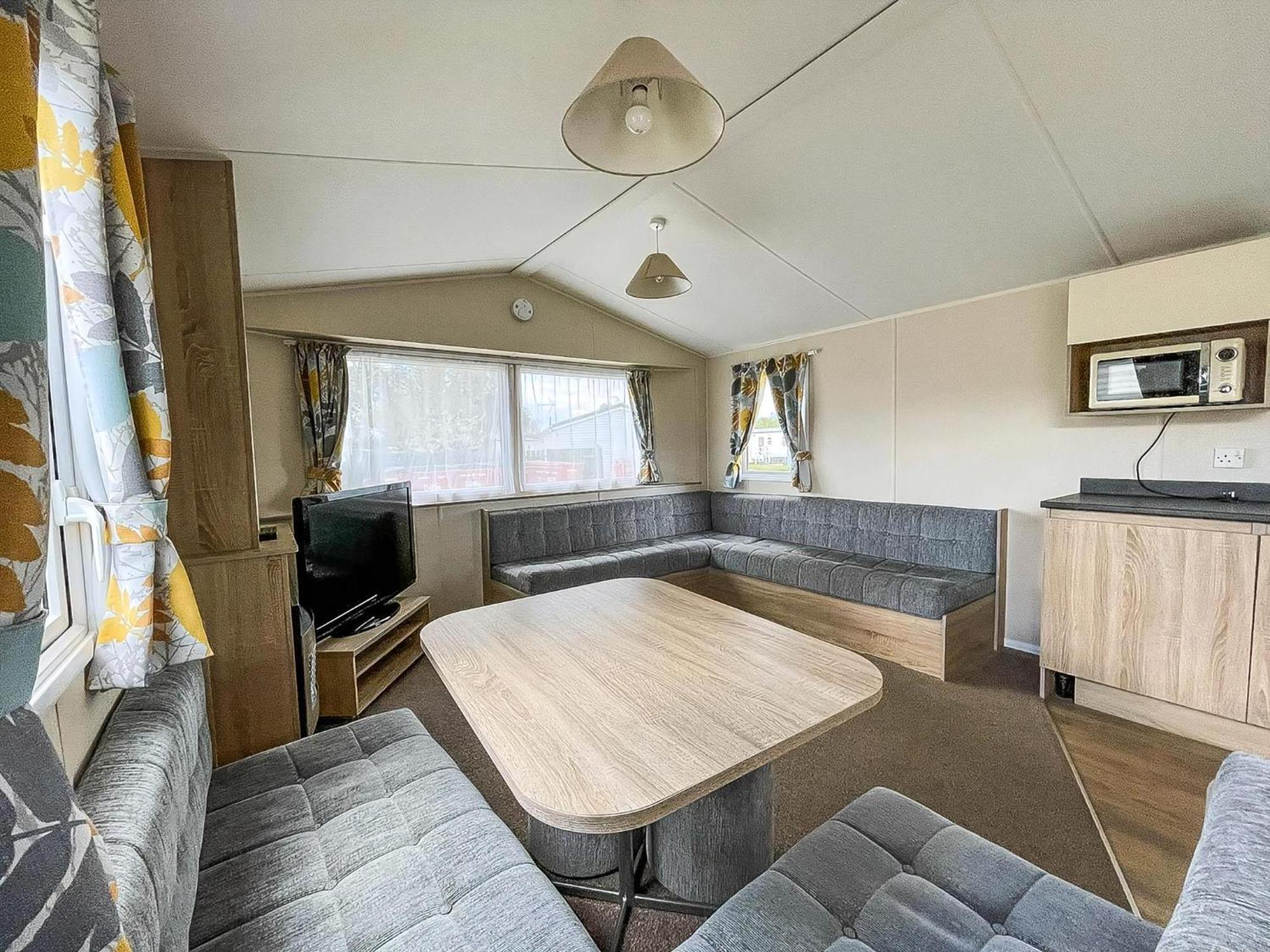 Great 6 Berth Caravan Nearby The Beach In Walton-On-The-Naze Ref 17181X Eksteriør billede